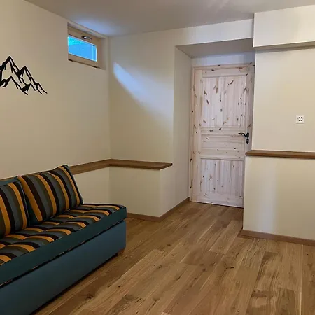 - Falcon Lodge *